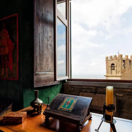 Del Capitano Daire Cortona